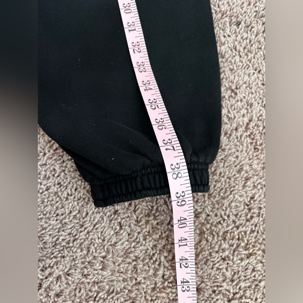 Aritzia Black Cargo Sweatpants - Picture 5 of 5